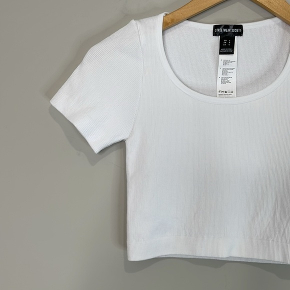 5/$25 Streetwear Society NWT Ribbed Fitted Crop Baby Tee White Stretch S - Picture 3 of 9